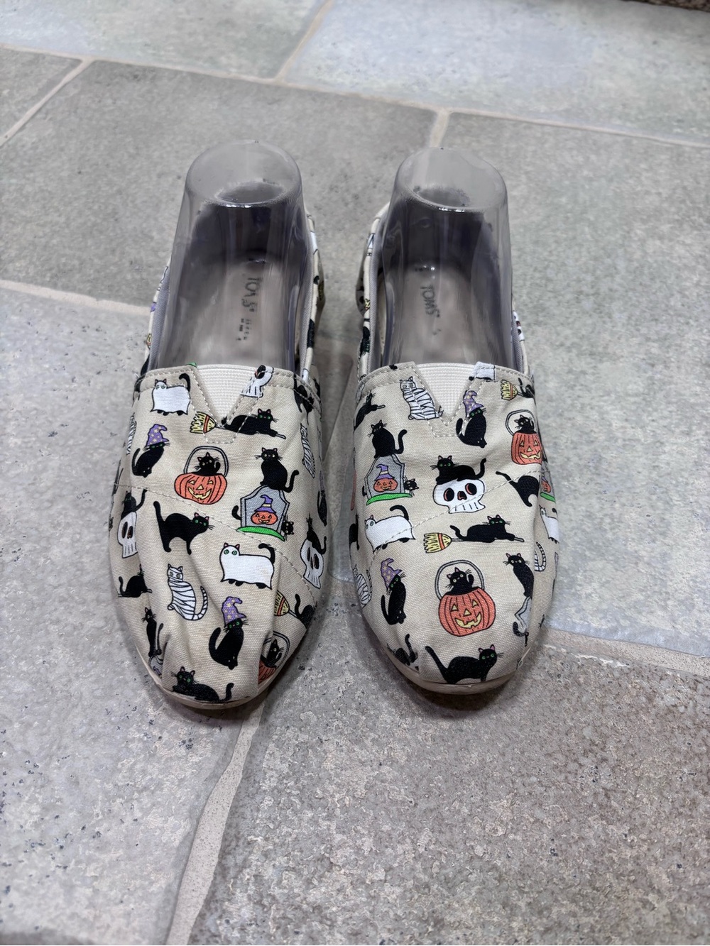 TOMS Belmont Slip-On Canvas Shoes Women’s 9.5 Halloween Theme